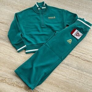 NEW Reebok Green and White Athletic Set Golden Logo